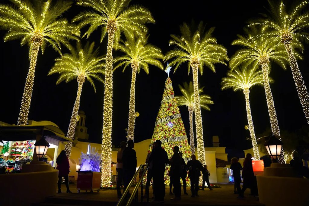 Are There Already Christmas Light Decorations Up in Phoenix Arizona