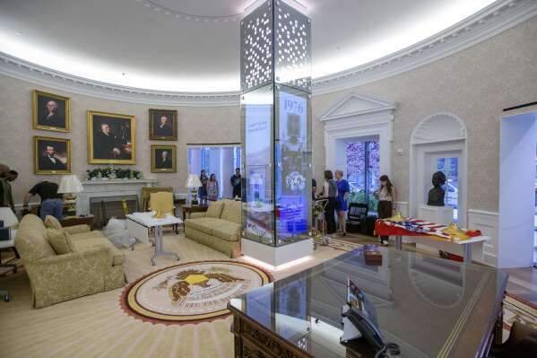 Did Trump Decorated Oval Office