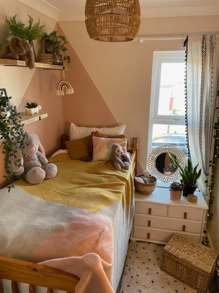 How Best to Decorate a Small Bedroom