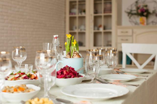 How to Avoid the 7 Worst Holiday Table Decor Mistakes