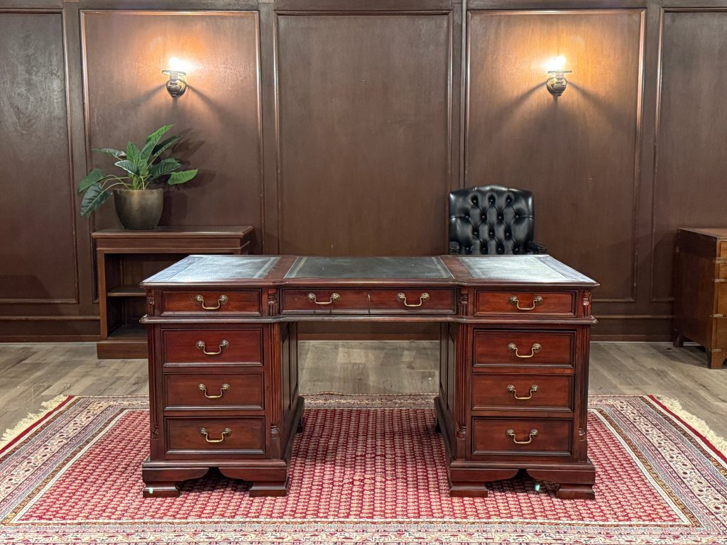 How to Decor Office With Classic Cherry Desk