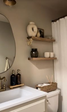 How to Decorate a Beige And Brown Apartment Bathroom