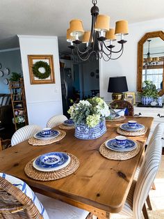 How to Decorate a Blue And White Dining Room