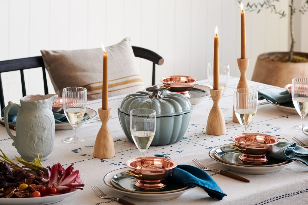 How to Decorate a Dining Room Table for Thanksgiving