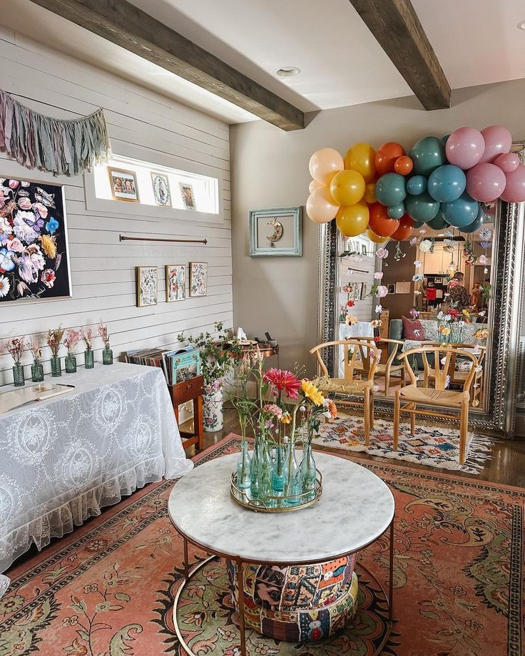How to Decorate a Living Room for a Baby Shower
