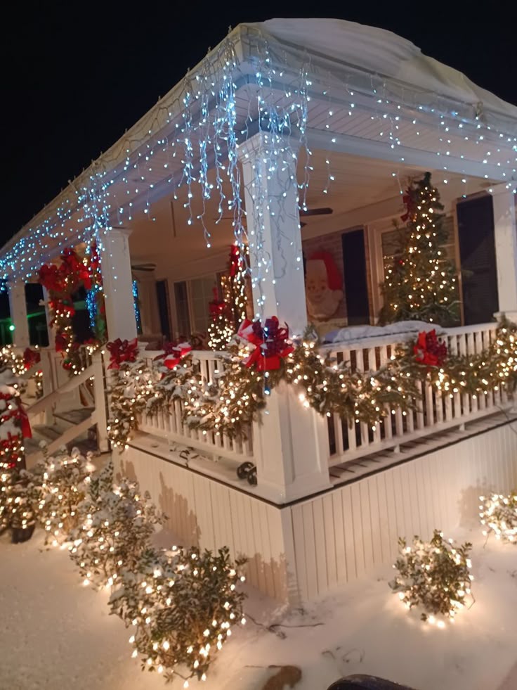How to Decorate a Porch With Icicle Lights