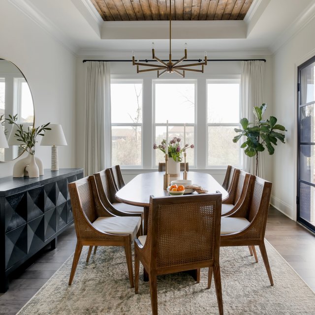 How to Decorate a Rectangular Dining Table