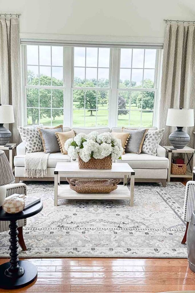 How to Decorate a Room With Little Natural Light