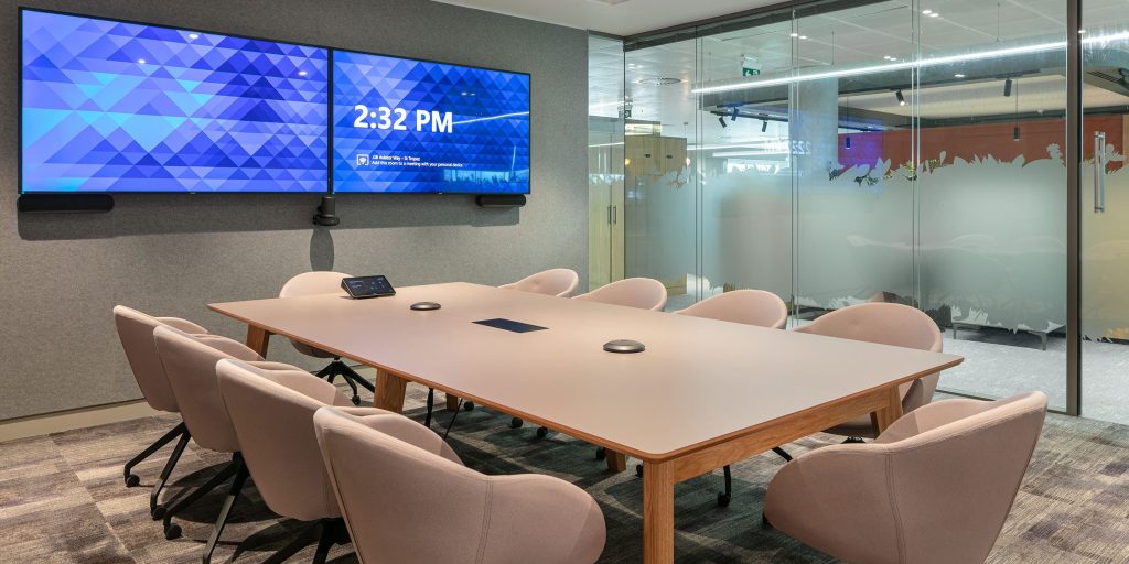 How to Decorate an Audio Visual Office