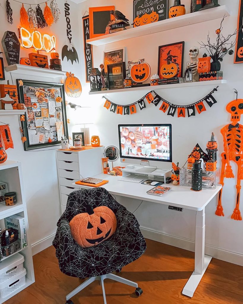 How to Decorate an Office for Halloween