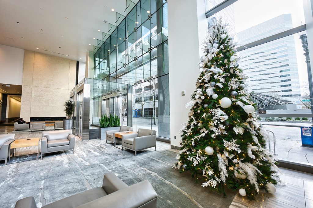 How to Decorate an Office for the Holidays