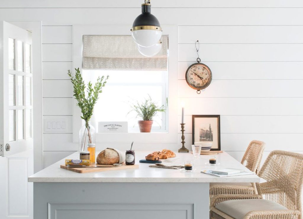 How to Decorate Dining in the Kitchen