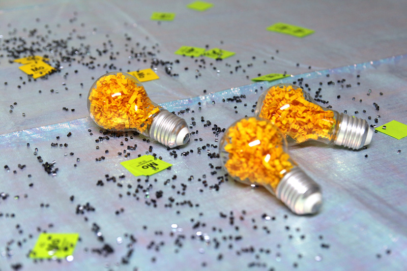 How to Decorate Plastic Light Blubs