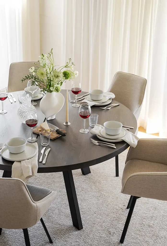 How to Decorate the Dining Table