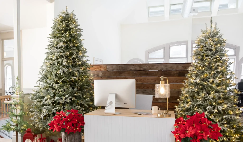 How to Decorate Your Office for Christmas Holiday