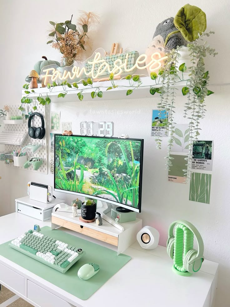 How to Decorate Your Office in Green And White