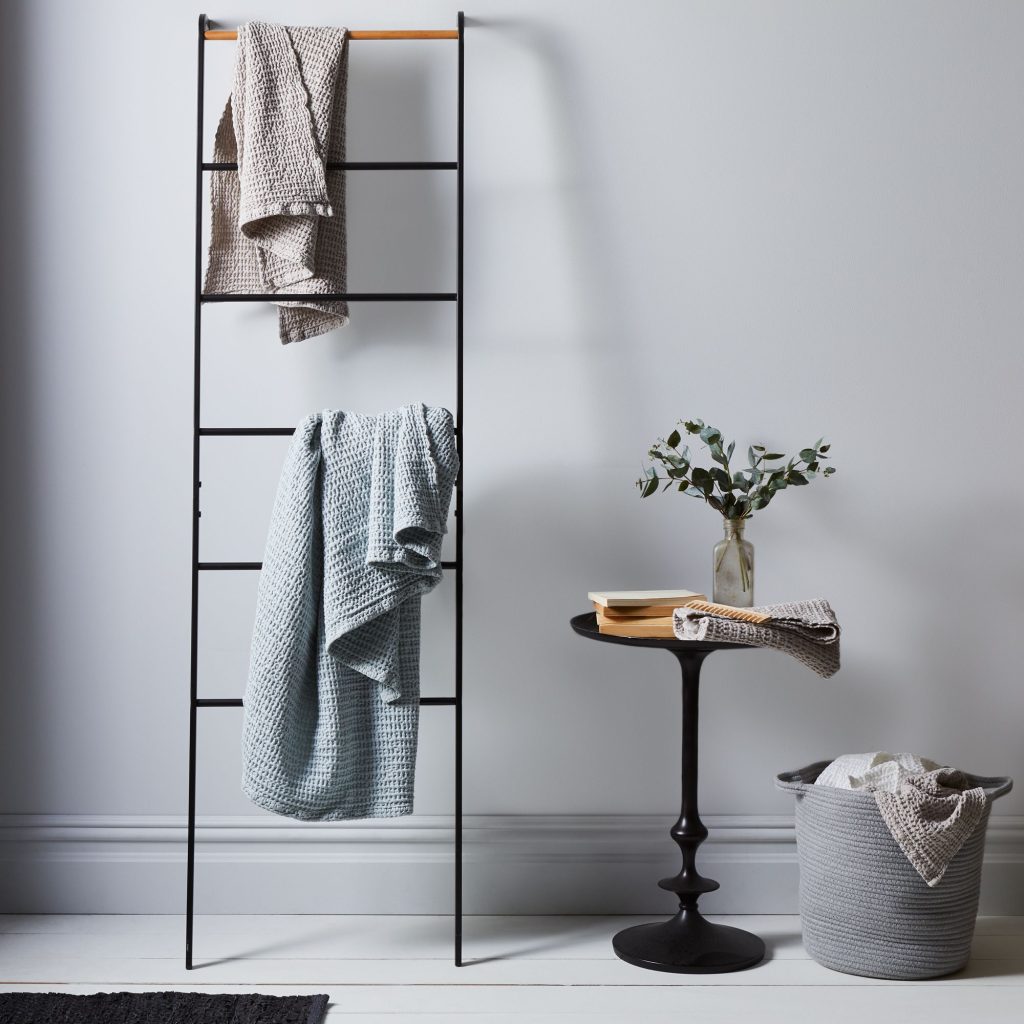 How to Set Up Decorative Bathroom Towels