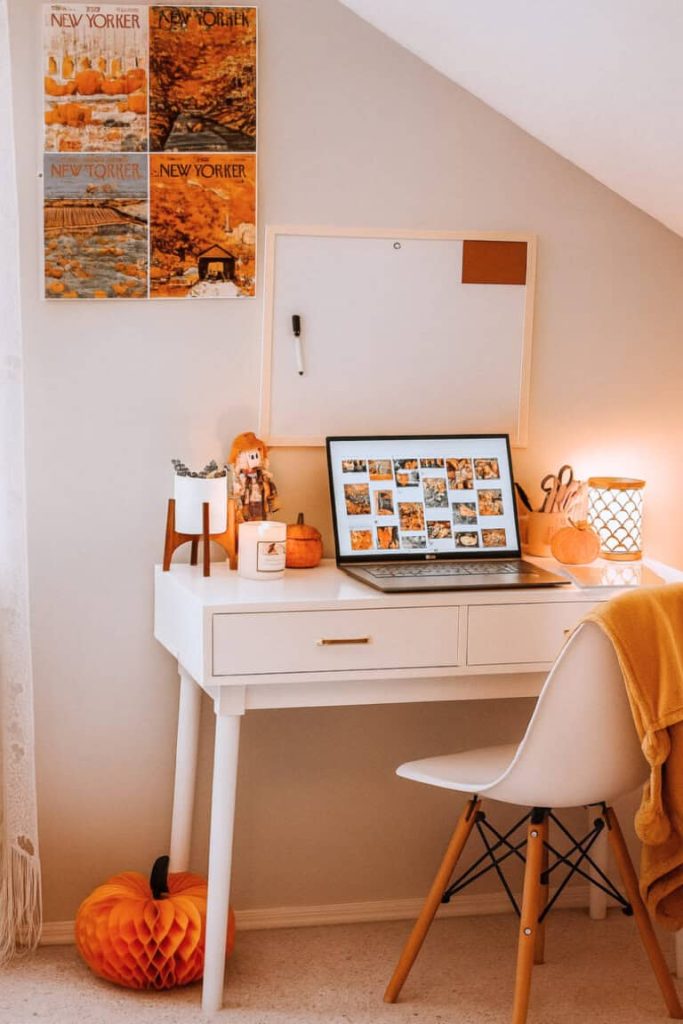 What to Decorate Your Office Desk With