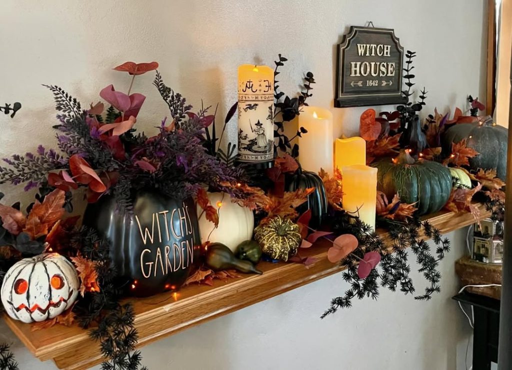 What'S the Best Light to Put on a Halloween Decoration